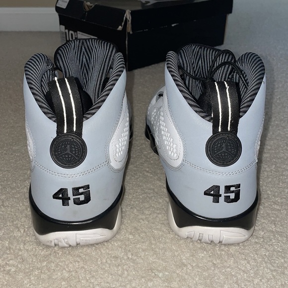 Air Jordan 9 Retro ‘Barons’ - Picture 5 of 7